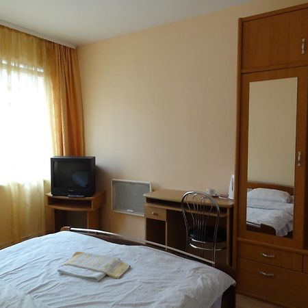 Hotel Rebir Даугавпилс Екстериор снимка