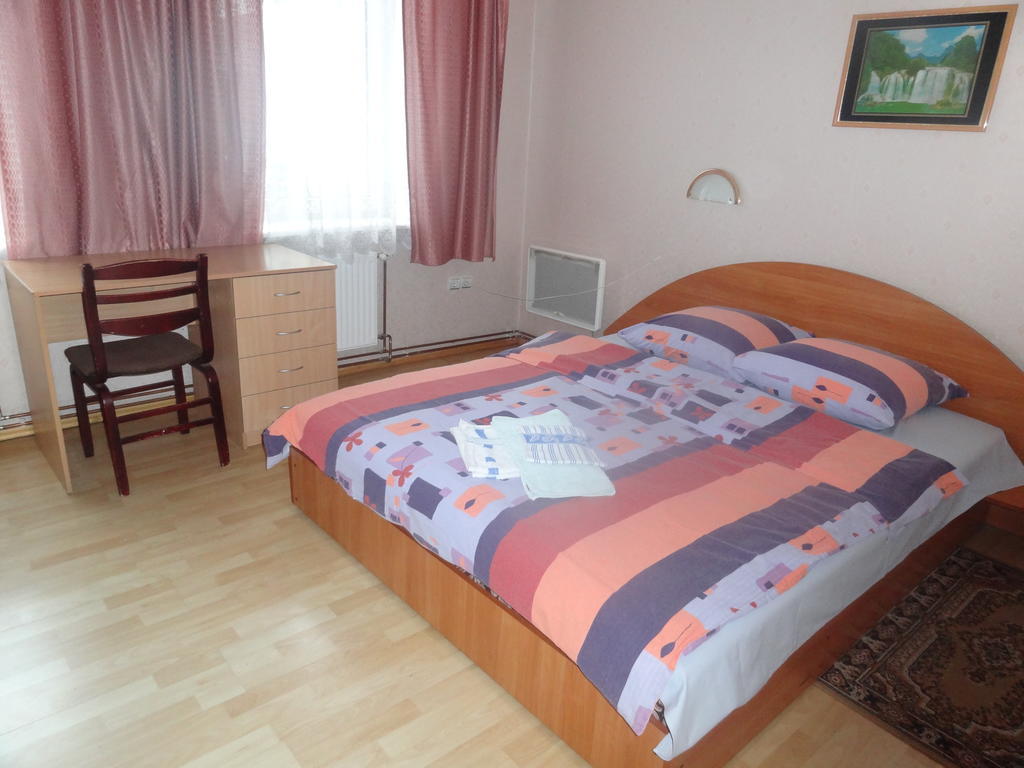 Hotel Rebir Даугавпилс Стая снимка