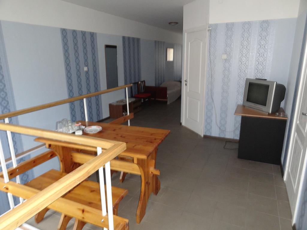 Hotel Rebir Даугавпилс Екстериор снимка