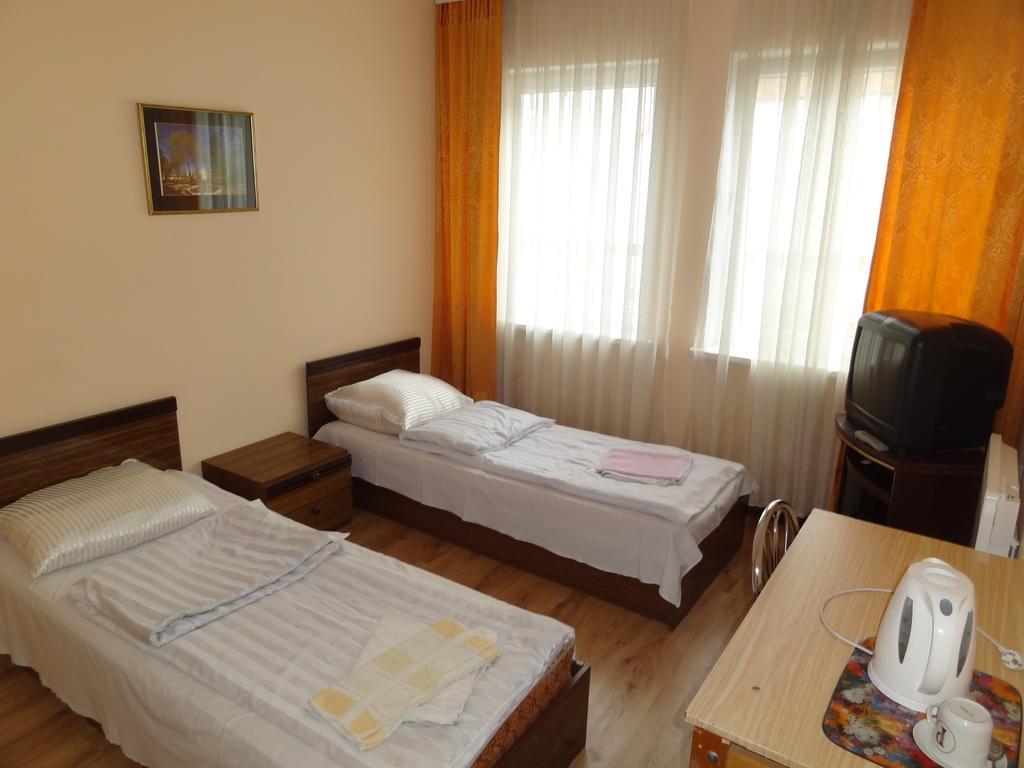 Hotel Rebir Даугавпилс Екстериор снимка